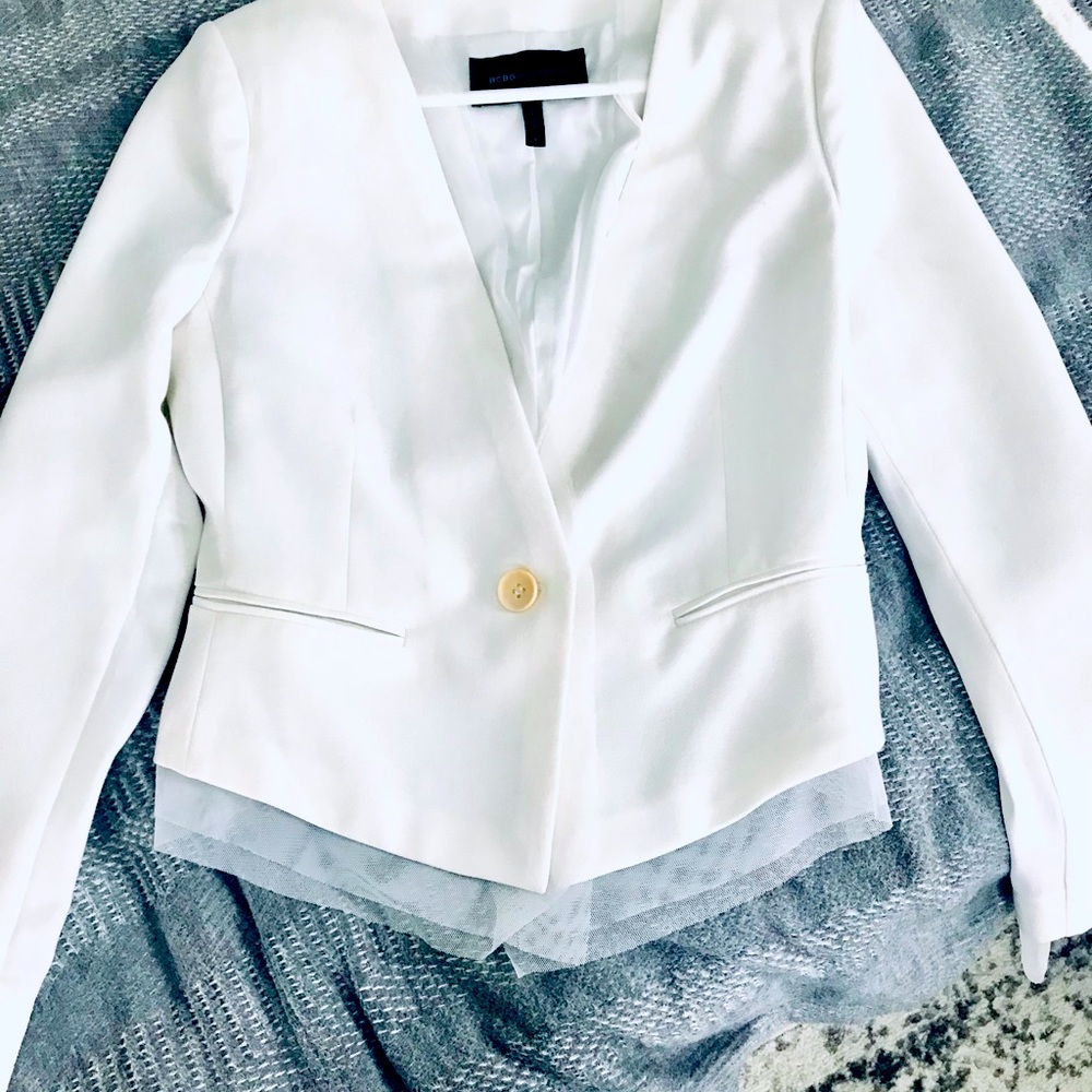 White BCBG MAXAZRIA jacket/ blazer.